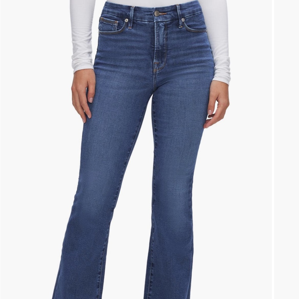 Good American Flare Jeans in Blue